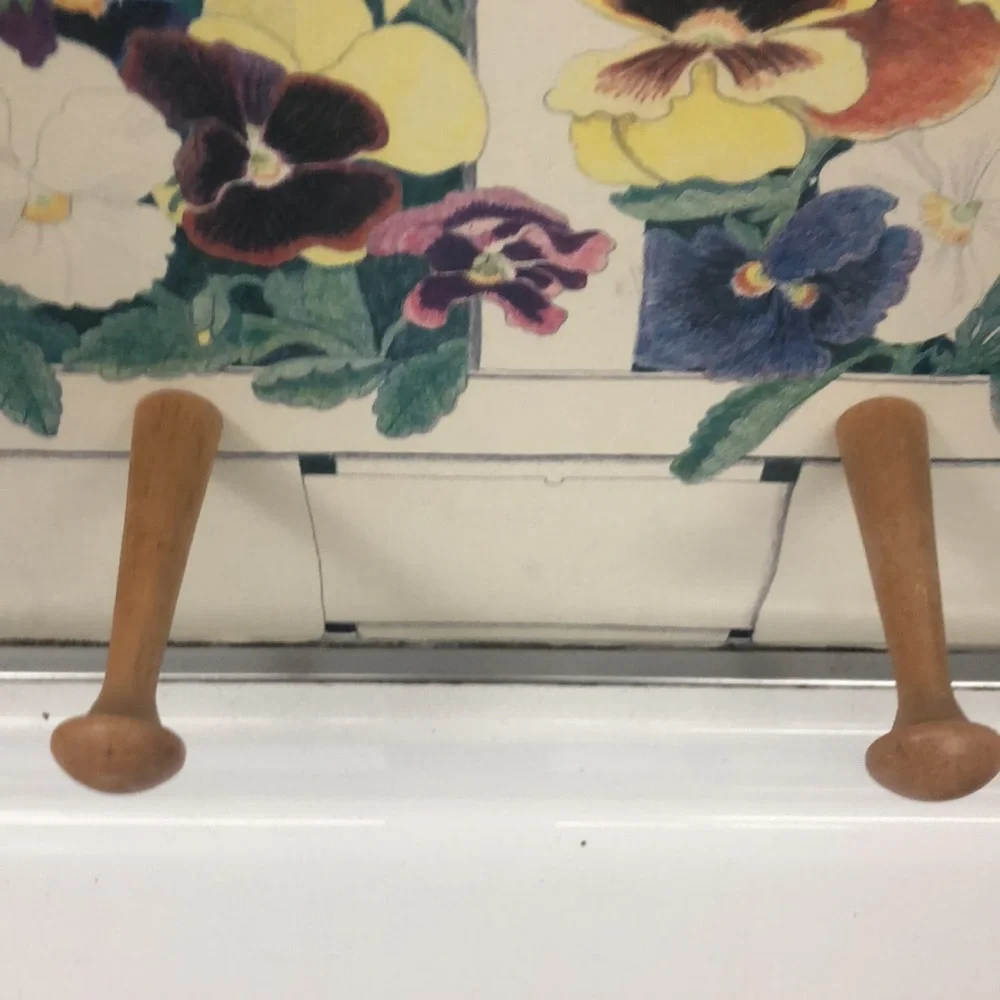 PANSY BASKET WALL RACK • BY BOSTON WAREHOUSE • 4 WOODEN 2.75” PEGS • VINTAGE